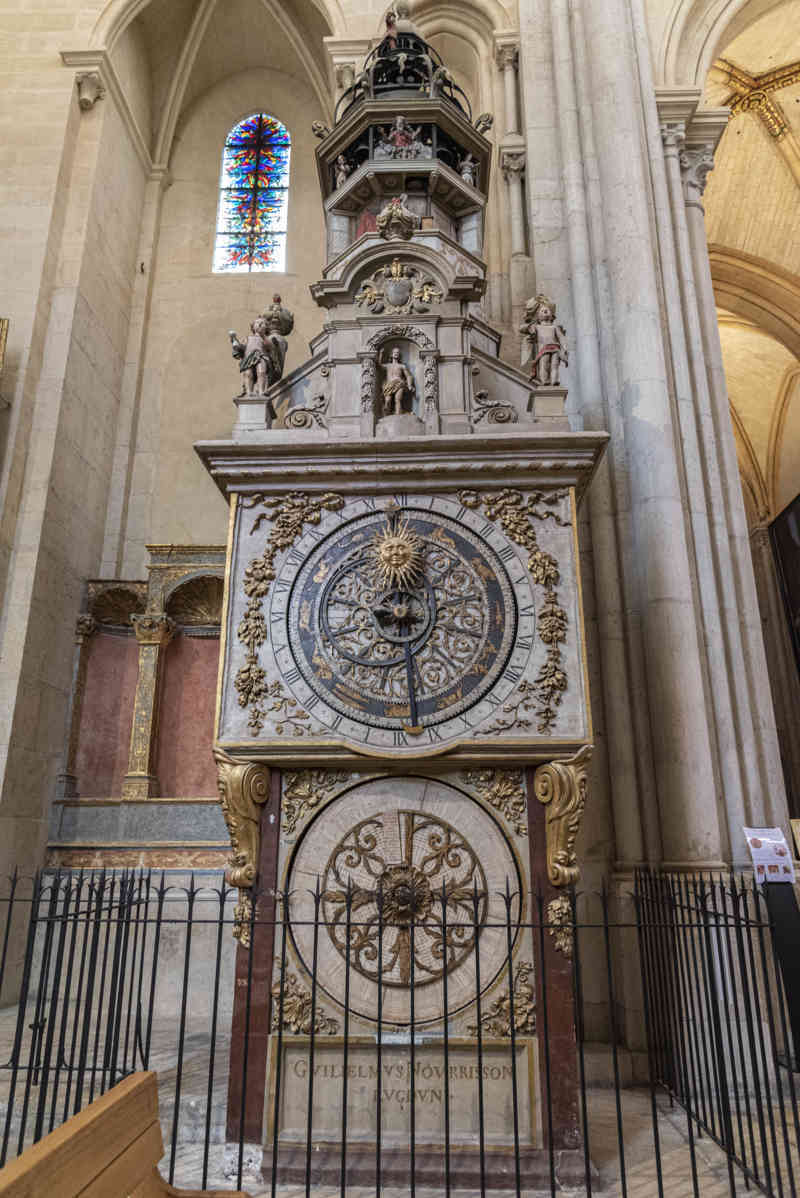 Francia - Lyon 028 - catedral de Saint-Jean-Baptiste - reloj astronómico.jpg
